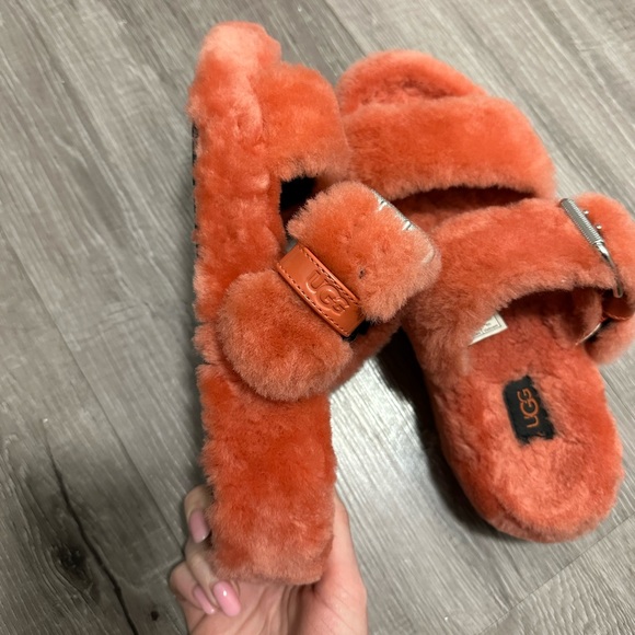 New UGG coral slippers - Picture 6 of 8